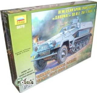 Zvezda Models Sd. Kfz. 251/1/Ausf. B Model Kit: Toys & Games
