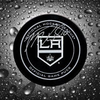Mike Richards Los Angeles Kings Autographed Official Game Puck: Sports Collectibles