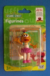 Sesame Street Figurines: Zoe: Toys & Games