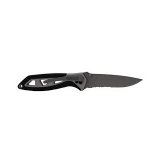 Gerber Blades Outrigger "Serrated Edge Boxed" : Hunting Folding Knives : Sports & Outdoors