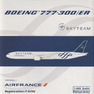 1:400 Phoenix Model Boeing 777 300ER Air France Skyteam Reg #F GZNE (pre painted/pre built): Toys & Games