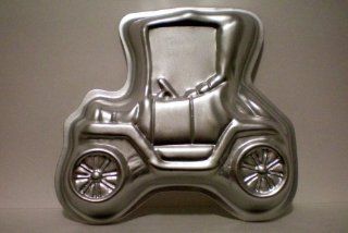 Wilton Old Antique Ford Model T Car Buggy Small Cake Pan 1975: Kitchen & Dining
