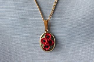 poppy pendant necklace by good intentions