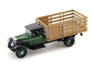 1934 Ford BB 157 Stake Bed Truck 1/43 Green: Toys & Games