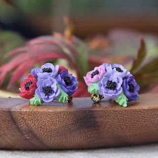 anemone brooch by good intentions