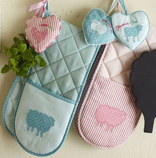 sheep applique oven glove by retreat home