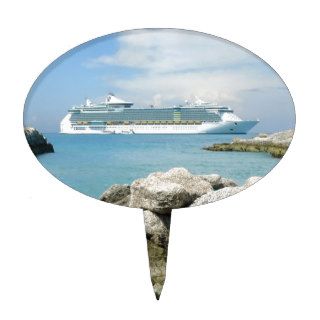 Cruise Ship at CocoCay Cake Topper