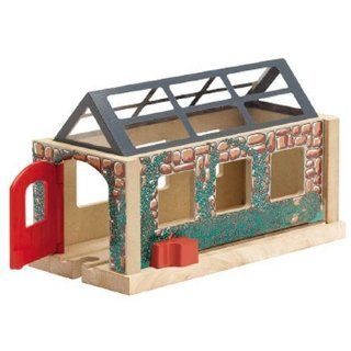 Learning Curve Thomas and Friends Wooden Railway   Useful Engine Shed: Toys & Games