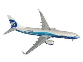 Gemini Jets Alaska Airlines B737 800W Diecast Aircraft, Boeing Dreamliner Color Scheme, 1:200 Scale: Toys & Games