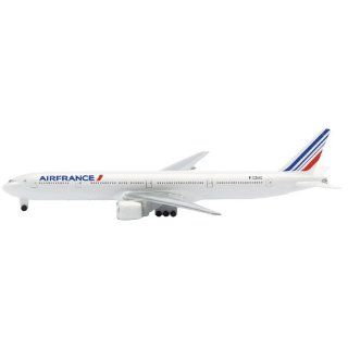 Schabak 1:600 Scale Boeing 777 300 Air France: Toys & Games