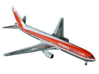 Gemini Jets Avianca B767 300 1:400 Scale: Toys & Games