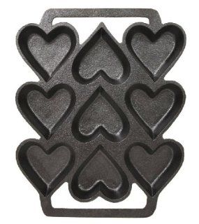 Cast Iron Heart Shaped Cake Pan   9 x 7.5 Inch Novelty Cake Pans Kitchen & Dining