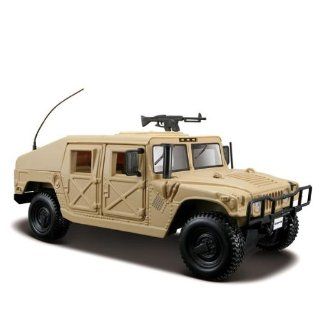 Maisto 1:27 Humvee Die Cast Vehicle (Colors May Vary): Toys & Games