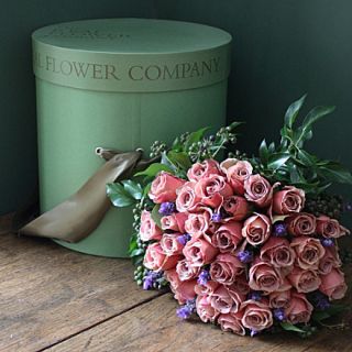 THE REAL FLOWER COMPANY   Cafe Latte Roses hat box