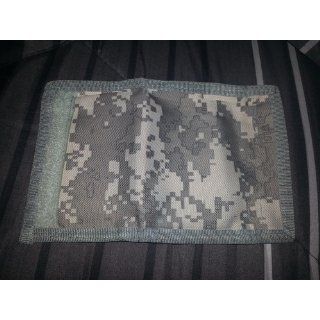 MILITARY TRI FOLD COMMANDO ARMY WALLET (ACU Digital Camouflage, Polyester): Clothing